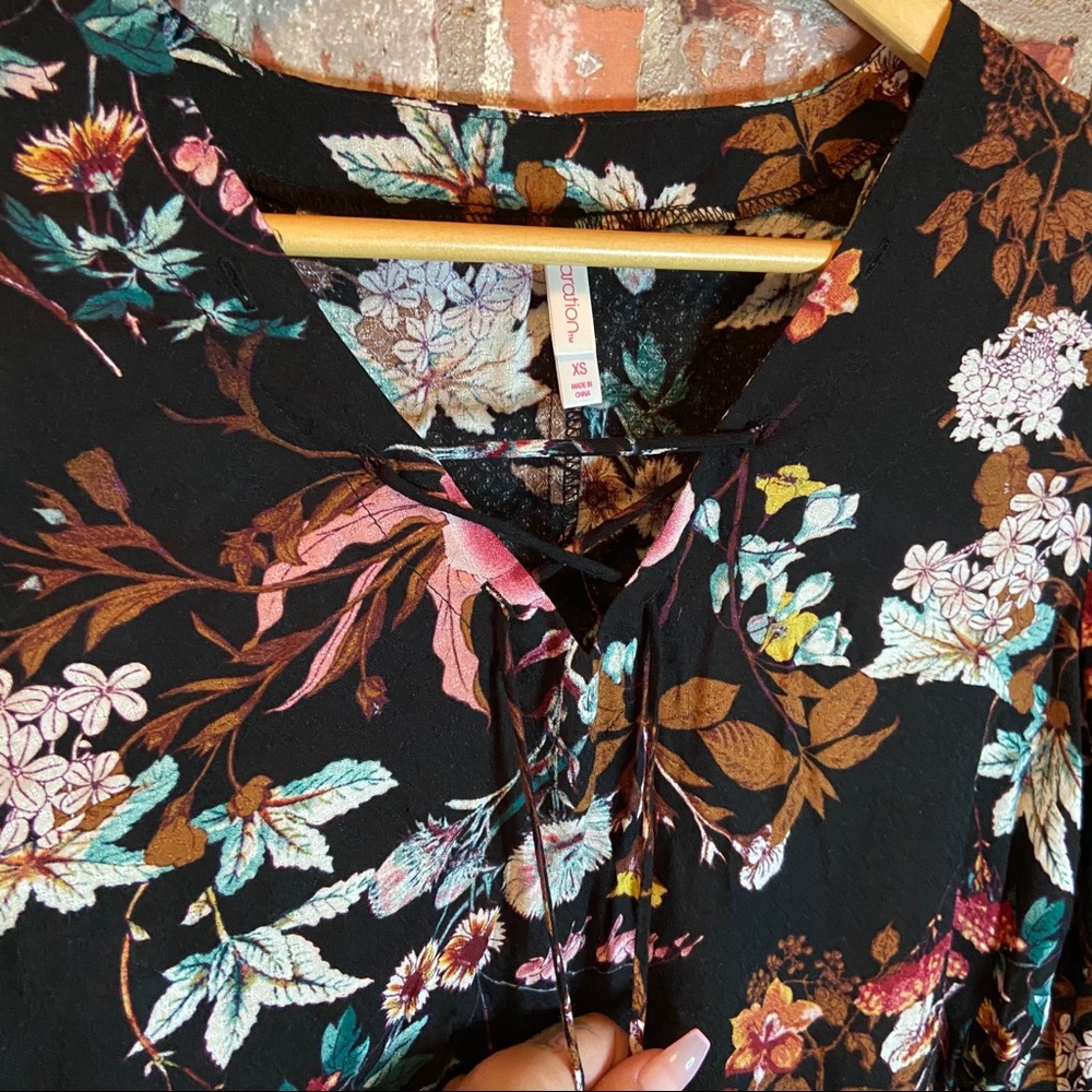 LongSleeve Crop Top Floral Printed Black Blouse - Picture 5 of 8